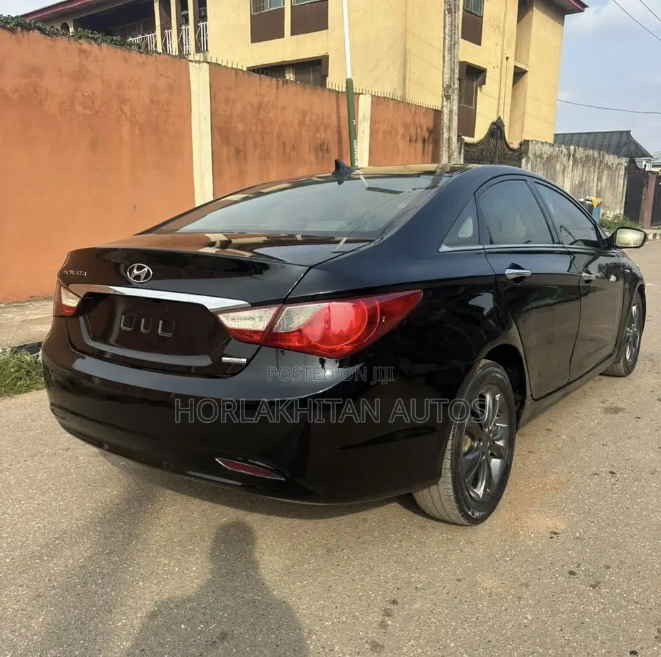 Hyundai Sonata Limited 2.0T Sedan (2.0L 4cyl 6A) 2012 Black