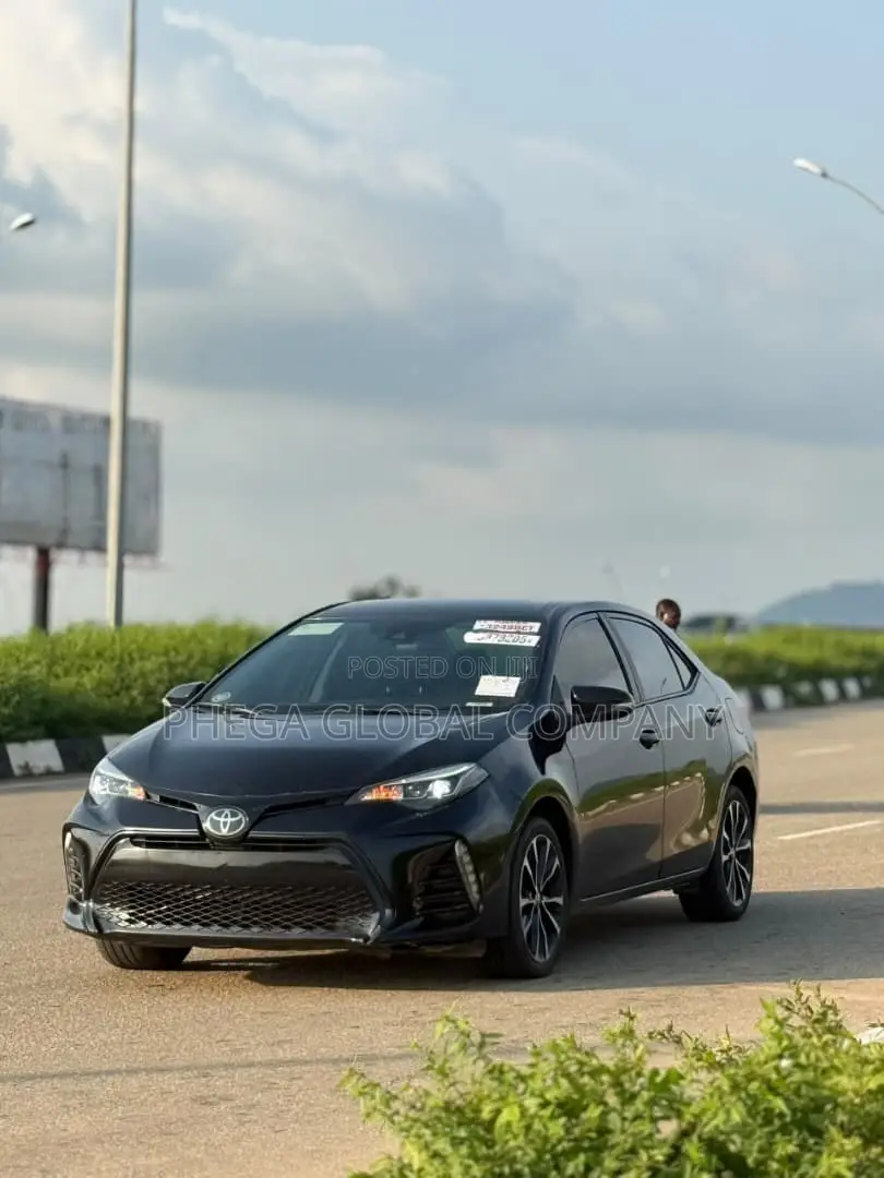 Toyota Corolla SE (1.8L 4cyl 2A) 2018 Black