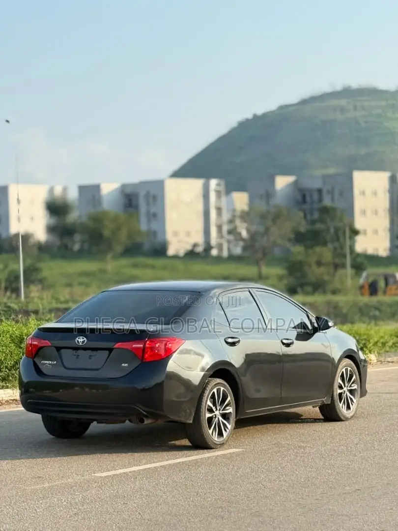 Toyota Corolla SE (1.8L 4cyl 2A) 2018 Black