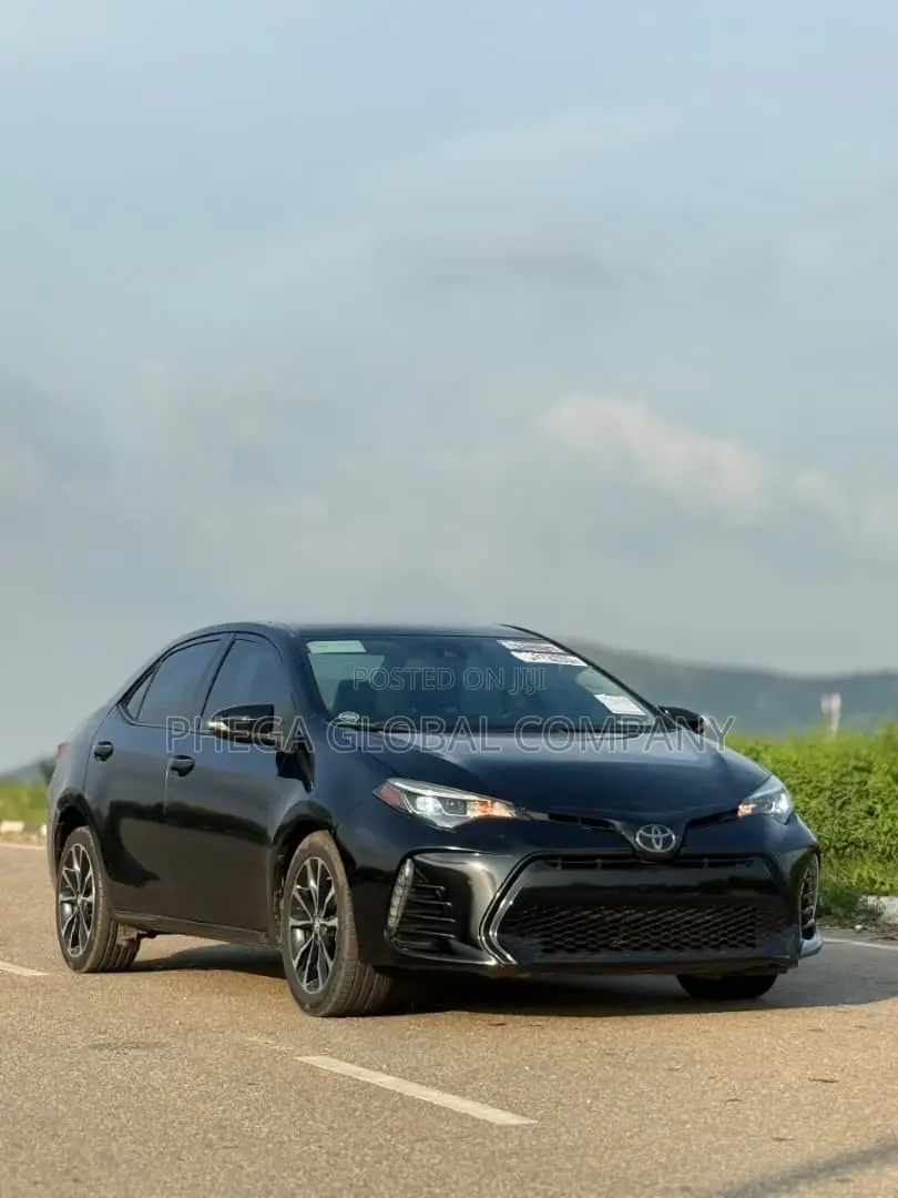 Toyota Corolla SE (1.8L 4cyl 2A) 2018 Black