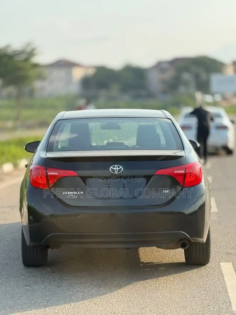 Toyota Corolla SE (1.8L 4cyl 2A) 2018 Black