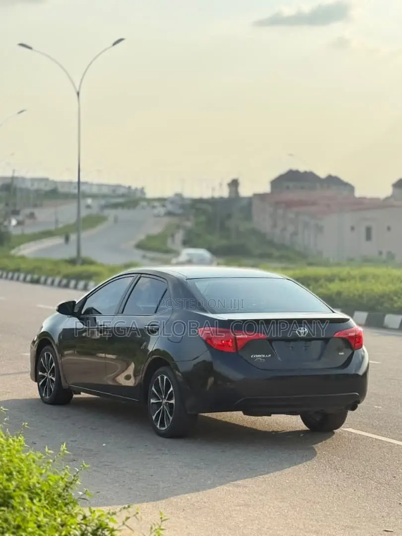 Toyota Corolla SE (1.8L 4cyl 2A) 2018 Black