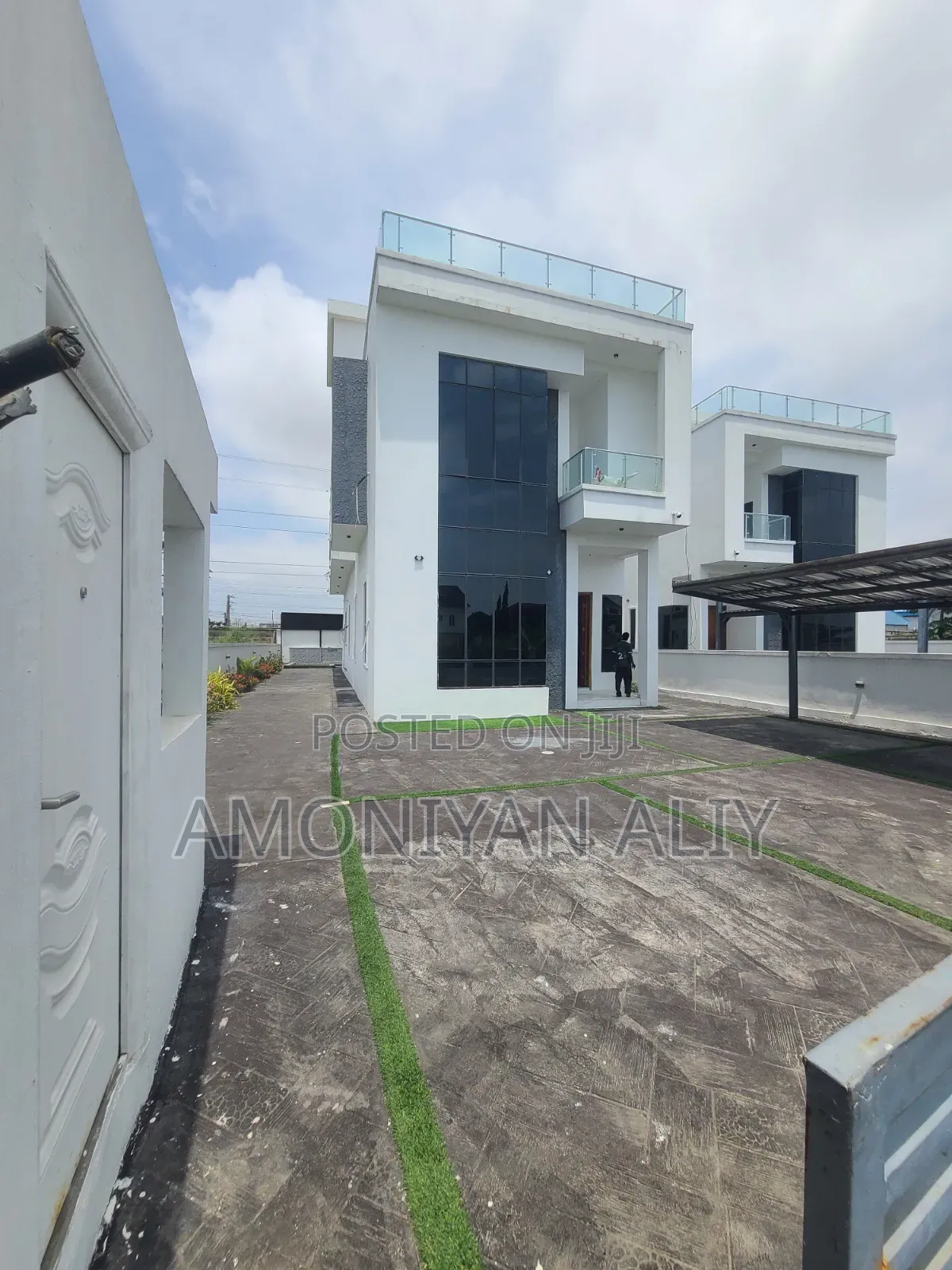 5bdrm House in Royal Garden Estate, Off Lekki-Epe Expressway for sale