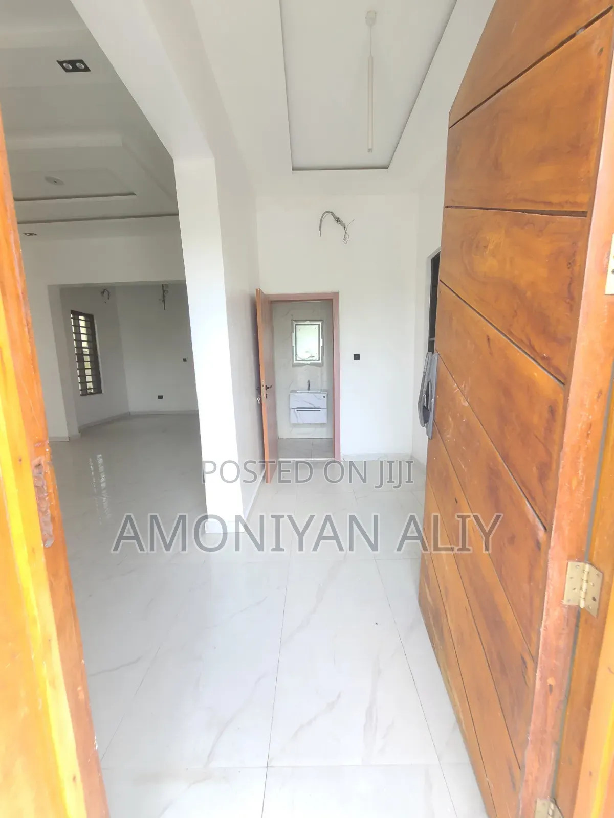 5bdrm House in Royal Garden Estate, Off Lekki-Epe Expressway for sale