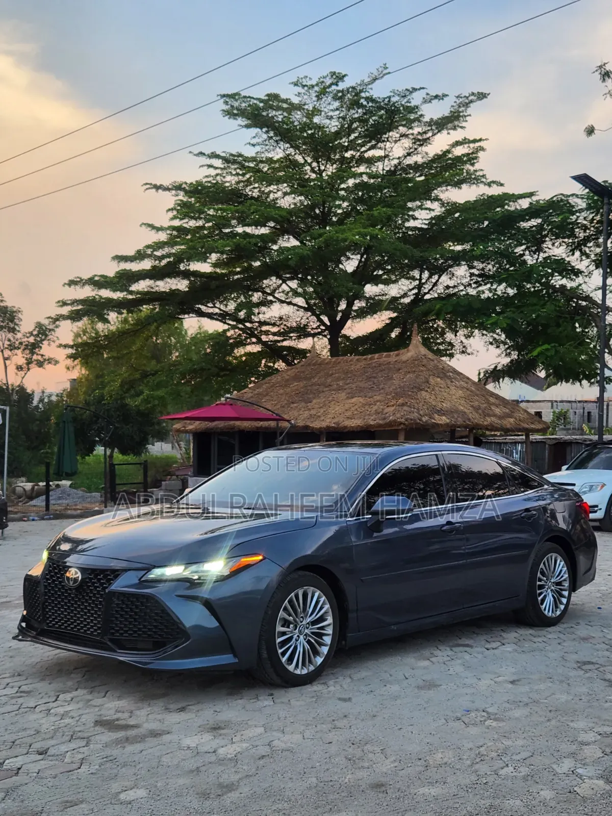Toyota Avalon Limited FWD Sedan (3.5L V6 8A) 2019 Blue