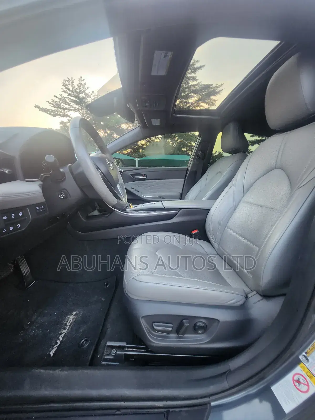 Toyota Avalon Limited FWD Sedan (3.5L V6 8A) 2019 Blue