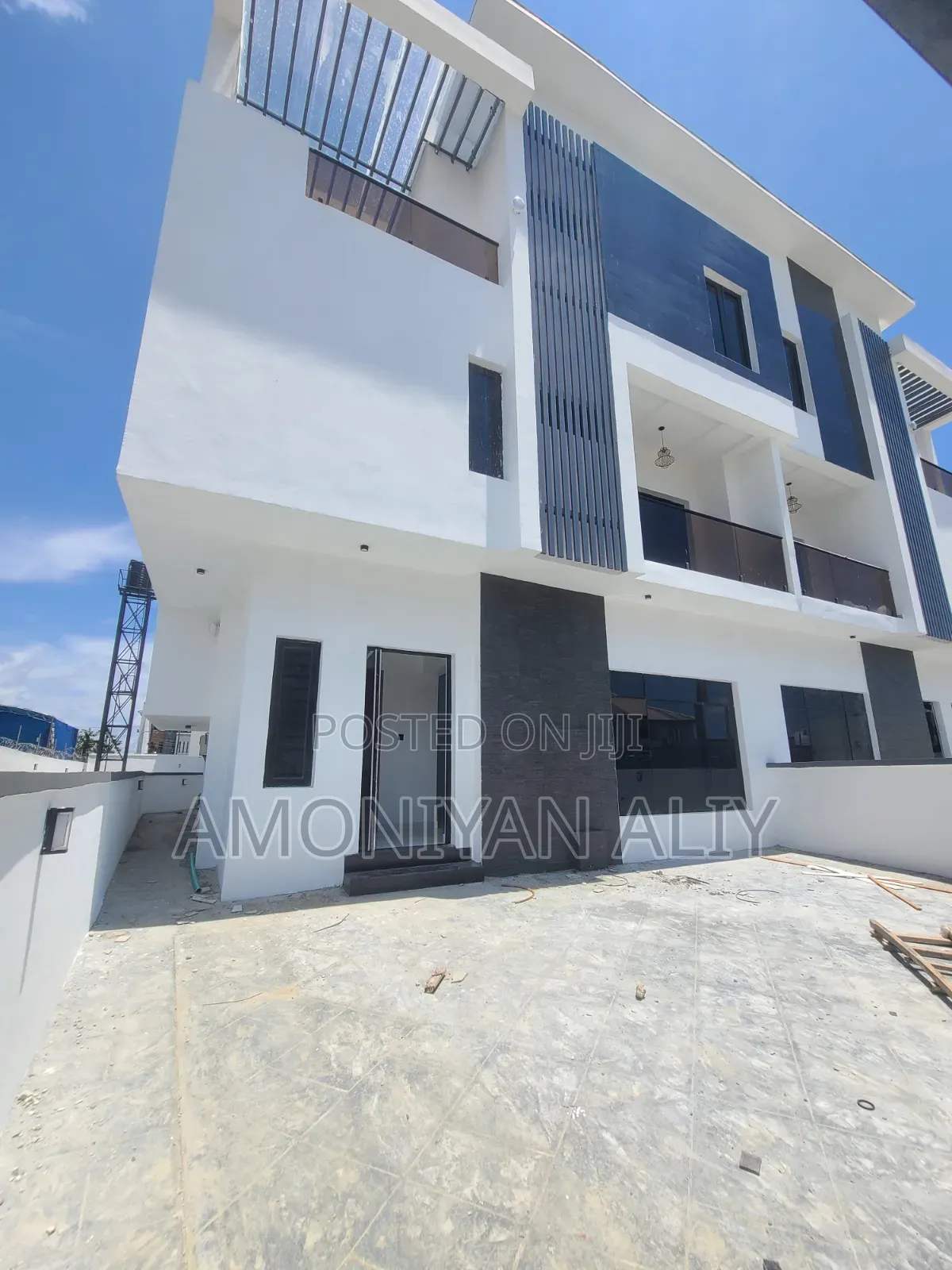 5bdrm House in Lekki Scheme2 for sale