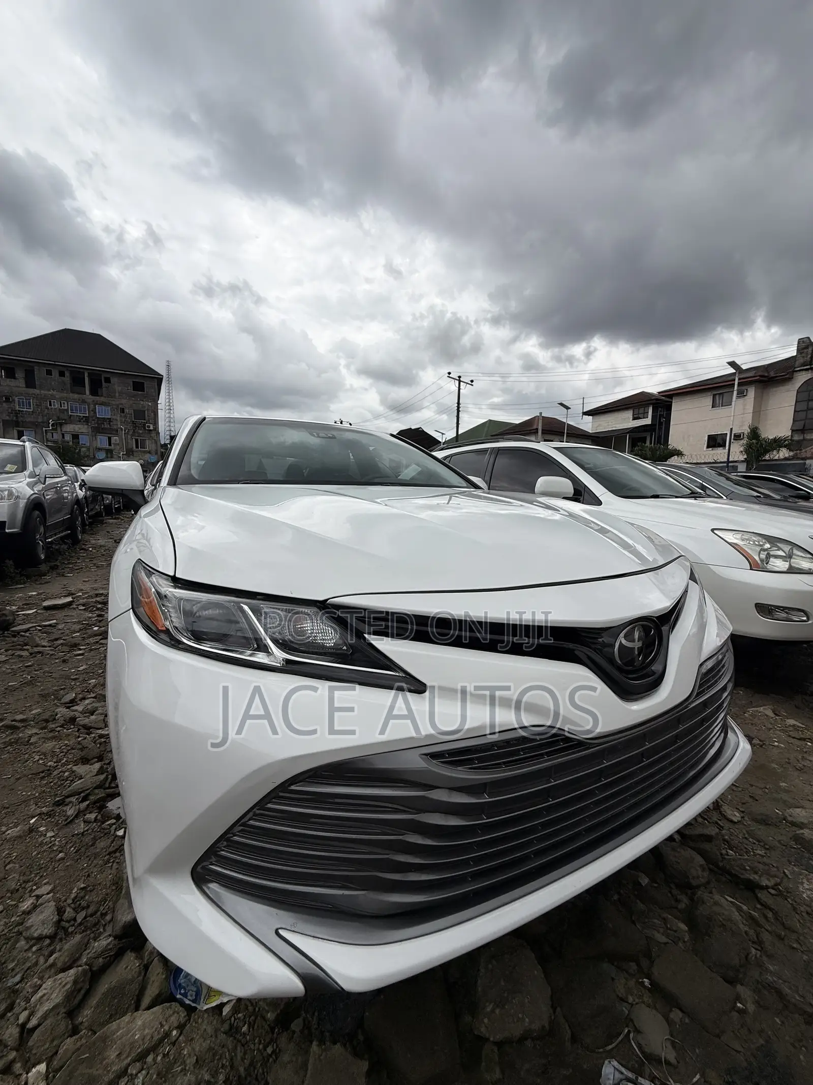 Toyota Camry LE FWD (2.5L 4cyl 8AM) 2018 White