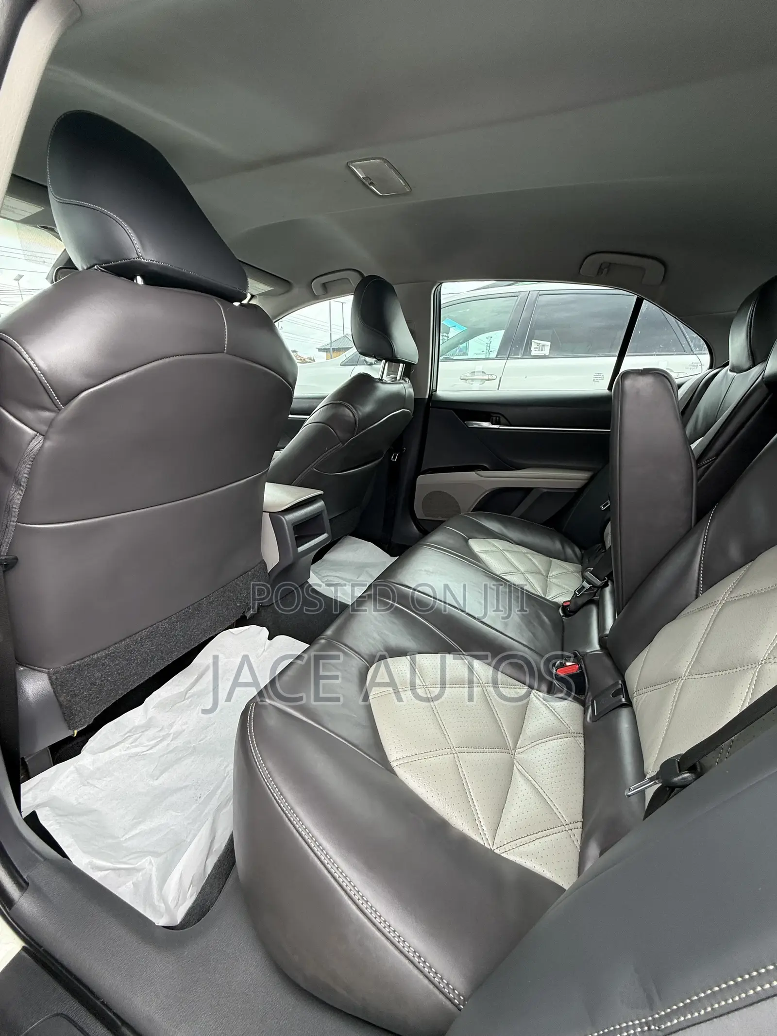 Toyota Camry LE FWD (2.5L 4cyl 8AM) 2018 White