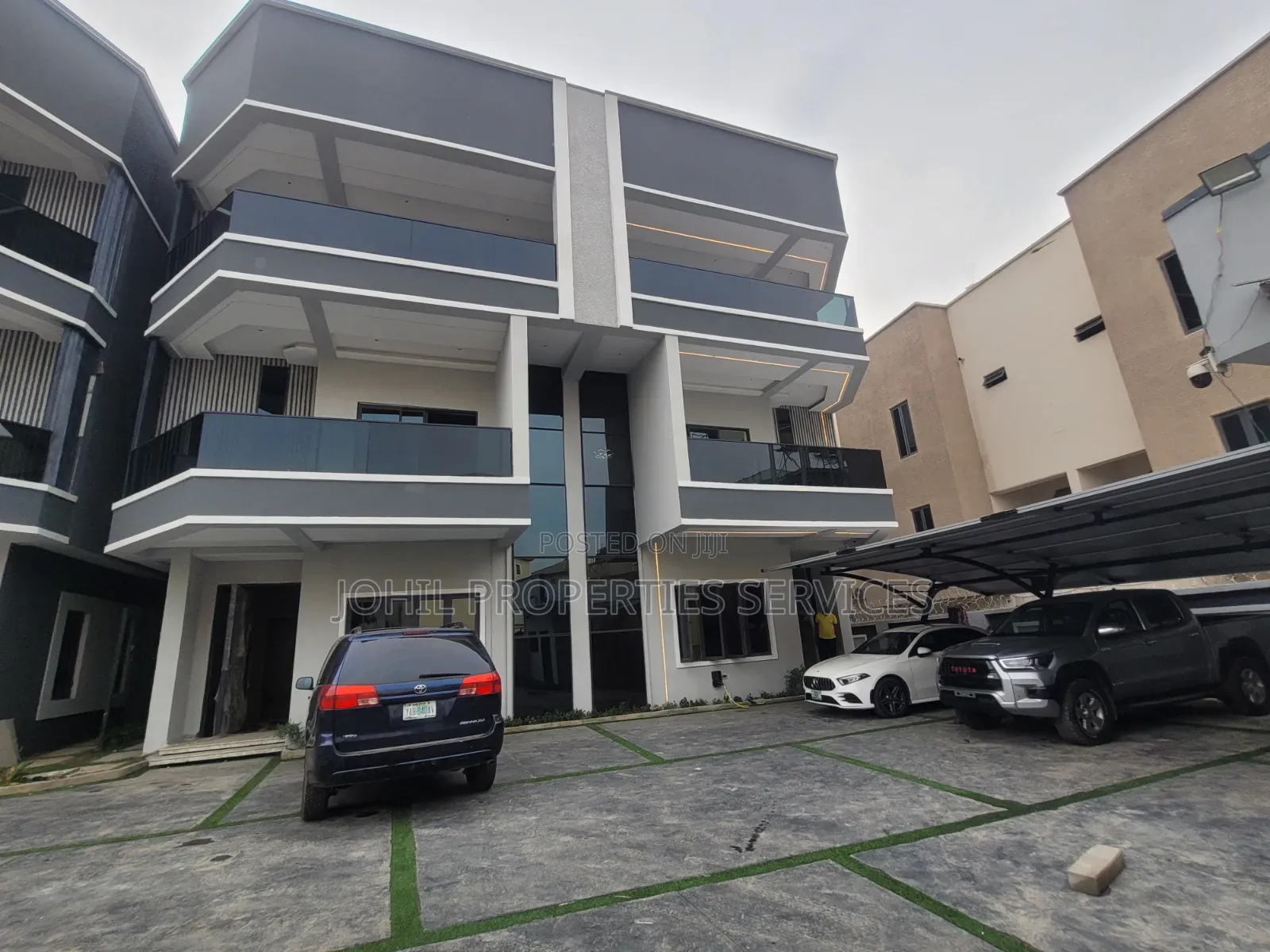 5bdrm Duplex in Utako for sale