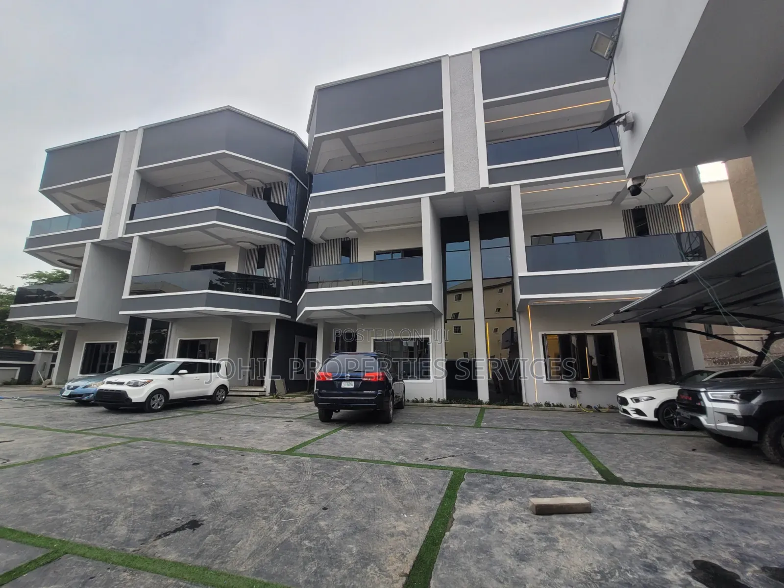 5bdrm Duplex in Utako for sale