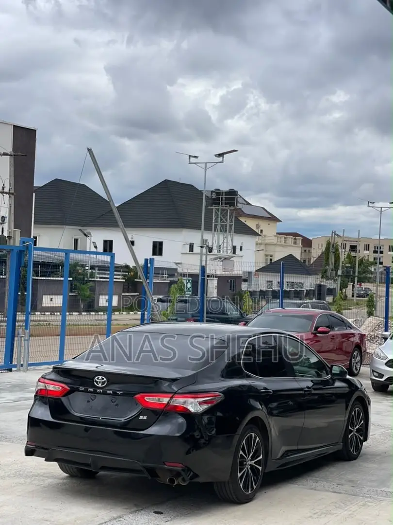 Toyota Camry SE FWD (2.5L 4cyl 8AM) 2018 Black