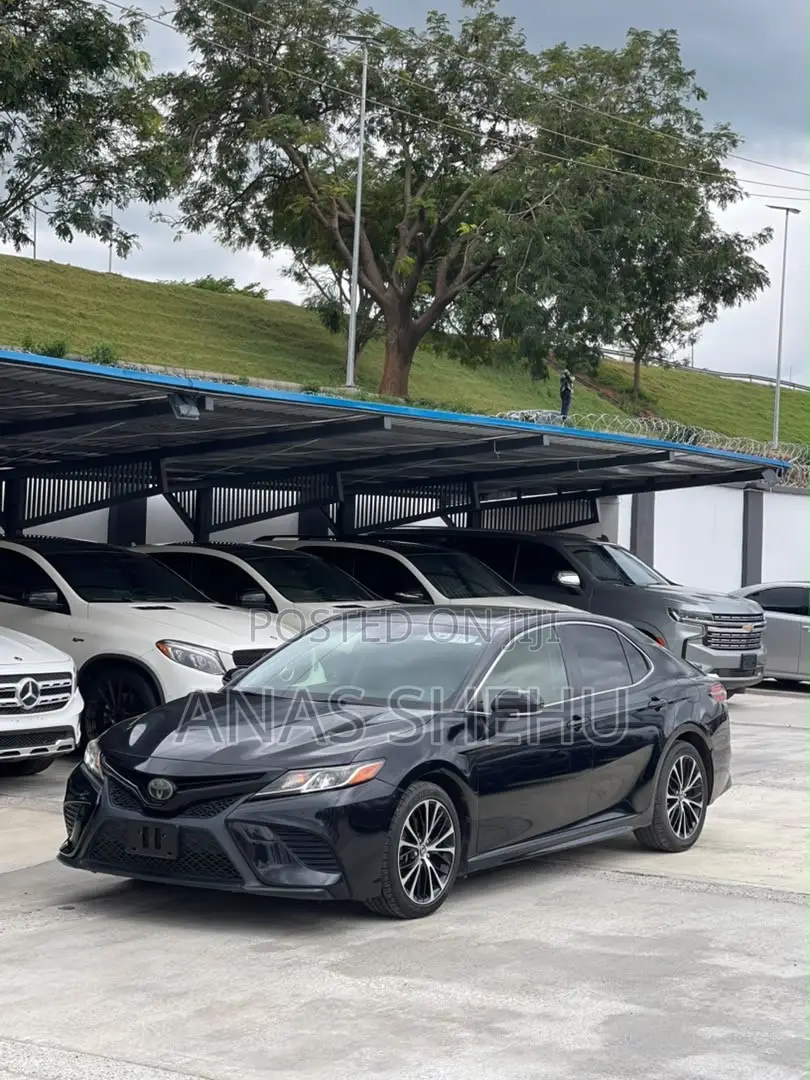 Toyota Camry SE FWD (2.5L 4cyl 8AM) 2018 Black