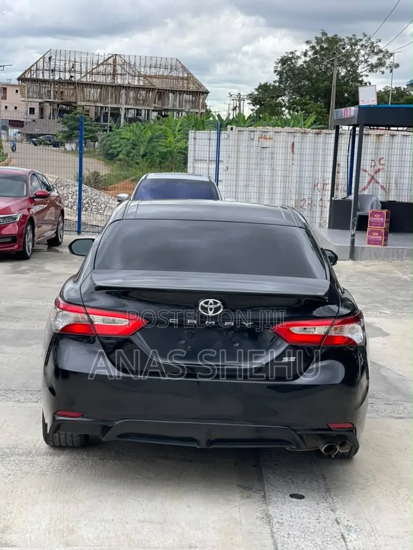 Toyota Camry SE FWD (2.5L 4cyl 8AM) 2018 Black