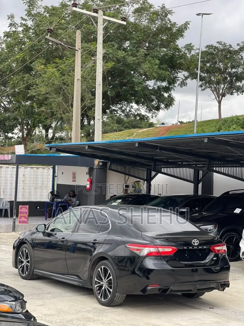 Toyota Camry SE FWD (2.5L 4cyl 8AM) 2018 Black