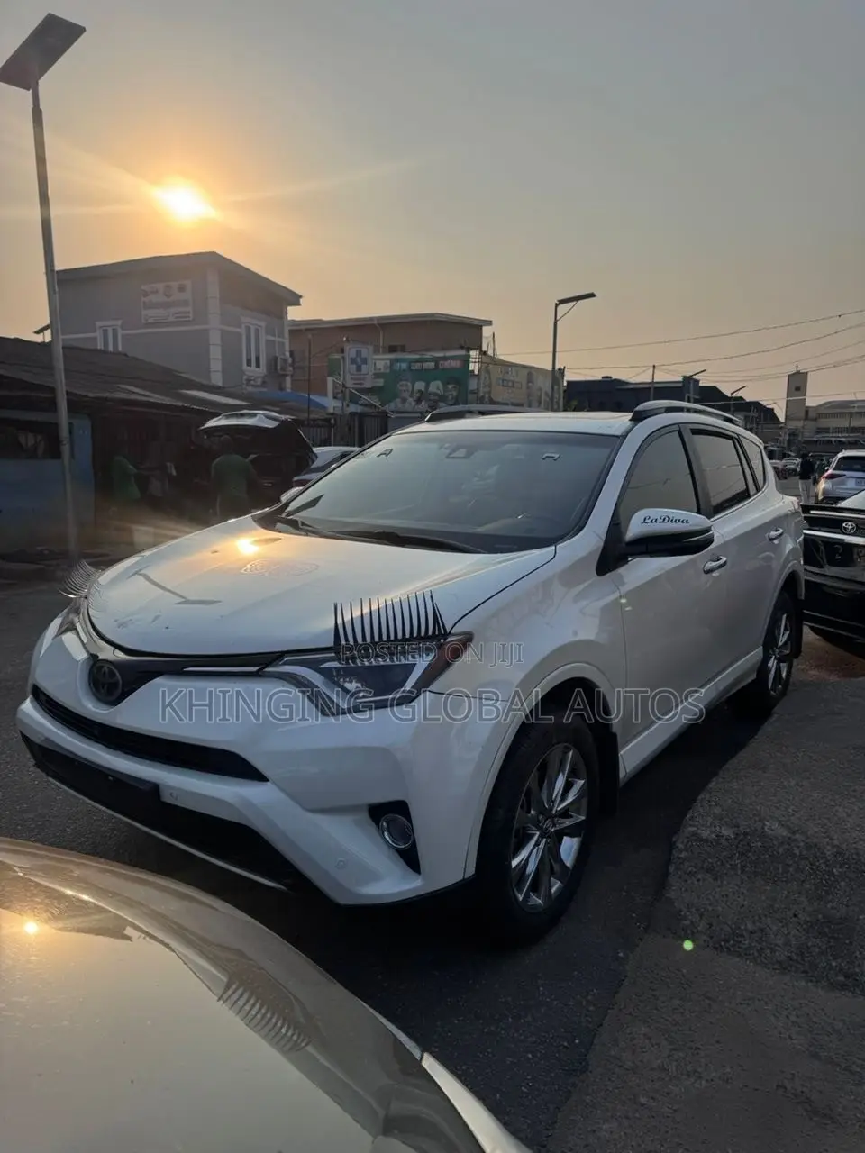 Toyota RAV4 Platinum AWD (2.5L 4cyl 6A) 2017 White