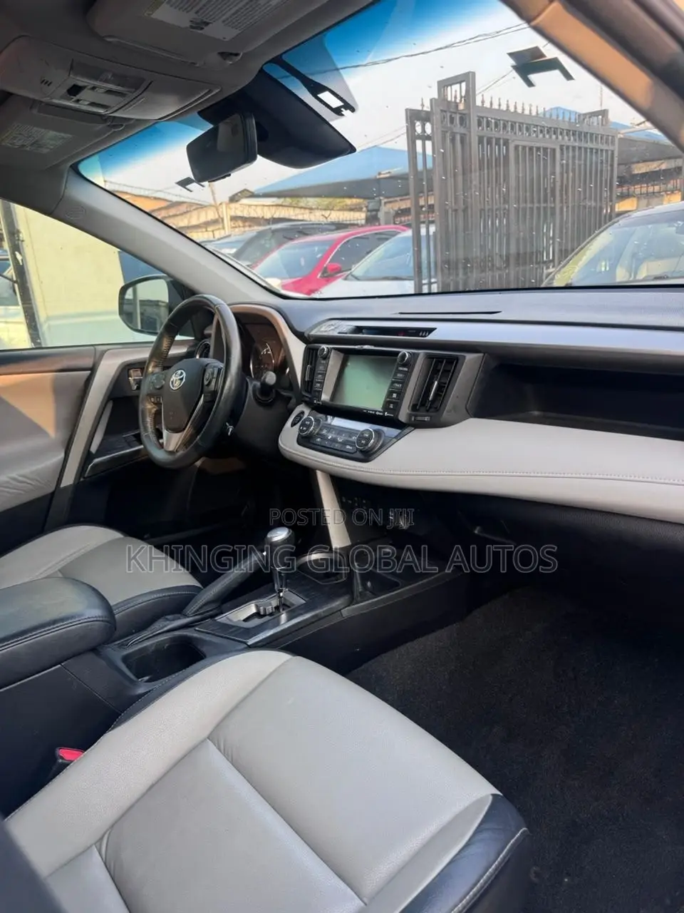 Toyota RAV4 Platinum AWD (2.5L 4cyl 6A) 2017 White