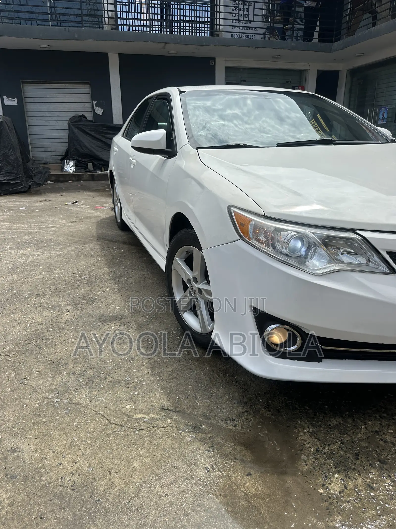 Toyota Camry SE 4dr Sedan (2.5L 4cyl 6A) 2013 White