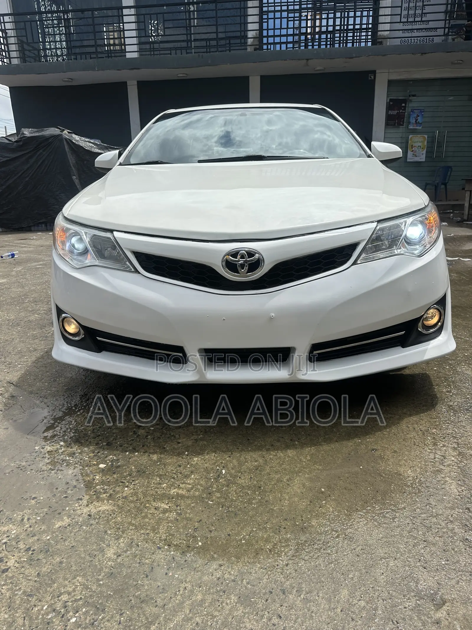 Toyota Camry SE 4dr Sedan (2.5L 4cyl 6A) 2013 White