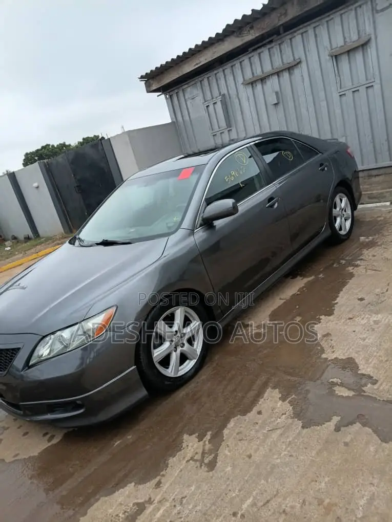 Toyota Camry SE V6 4dr Sedan (3.5L 6cyl 6AM) 2008 Gray