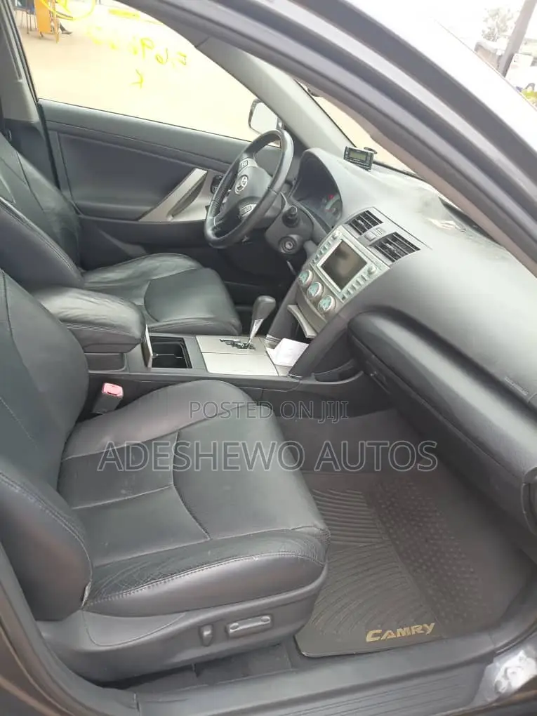 Toyota Camry SE V6 4dr Sedan (3.5L 6cyl 6AM) 2008 Gray