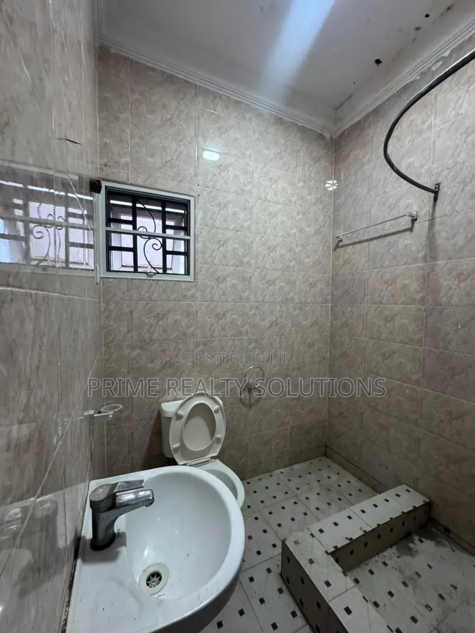1bdrm Shared Apartment in Ilaje for rent