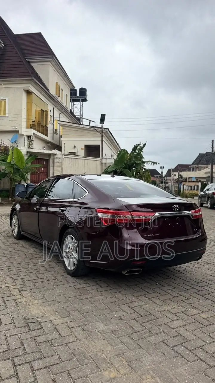 Toyota Avalon XLE FWDSedan (3.6L 6cyl 6A) 2016 Burgundy