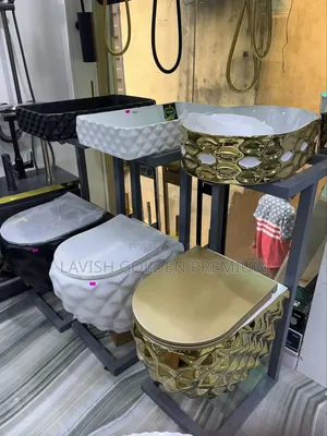 Luxury Gold-Finished Diamond-Patterned Water Closet