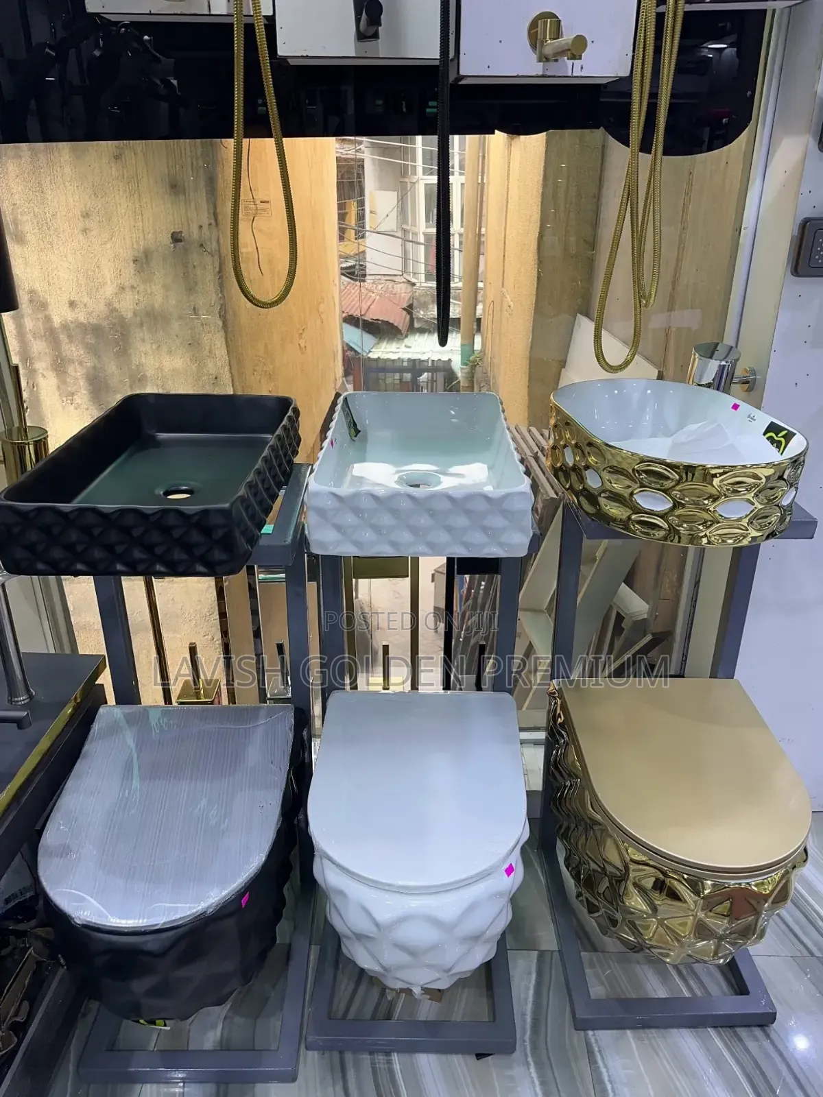 Luxury Gold-Finished Diamond-Patterned Water Closet