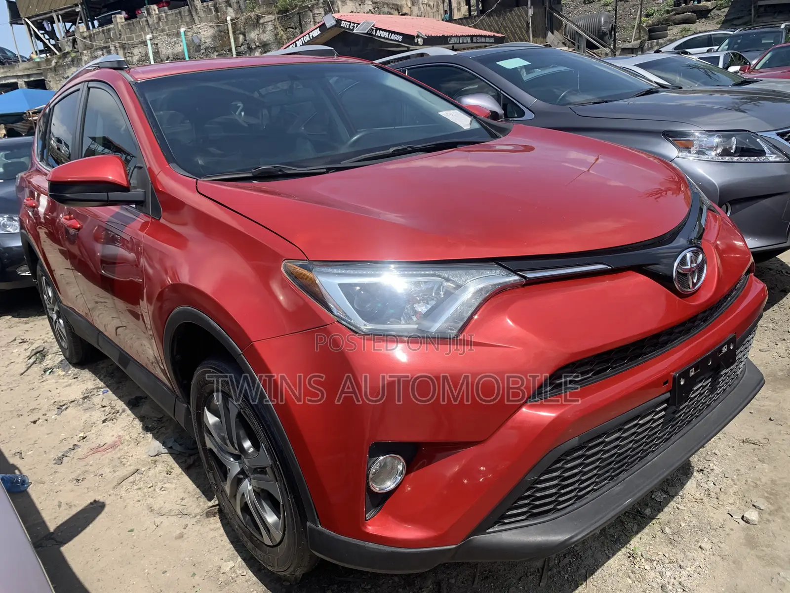 Toyota RAV4 XLE AWD (2.5L 4cyl 6A) 2016 Red