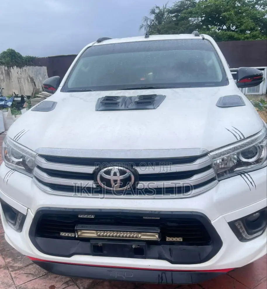 Toyota Hilux 2020 White