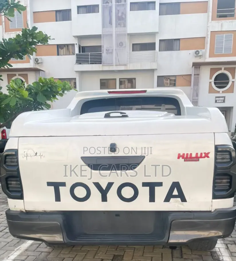 Toyota Hilux 2020 White