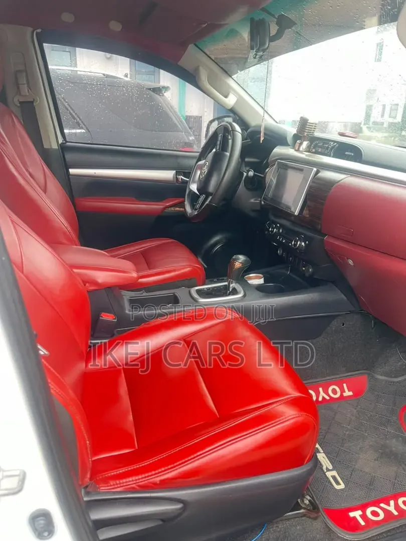 Toyota Hilux 2020 White