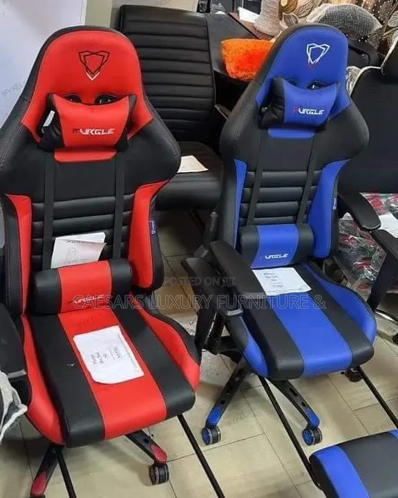 Quality Gaming Chair With Adjustable Lumbar Support & Footrest