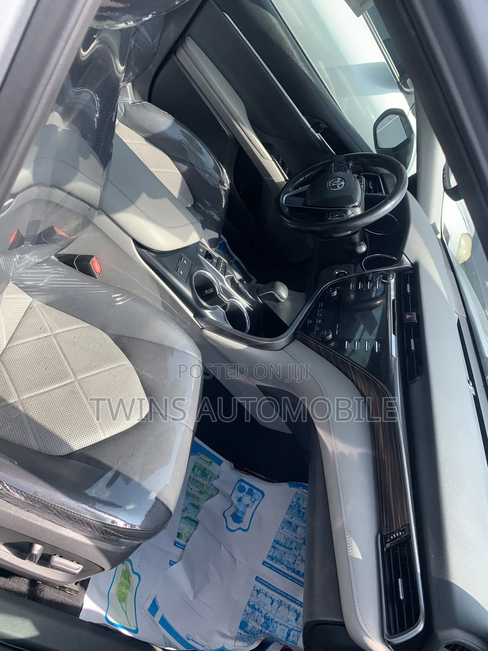 Toyota Camry XLE FWD 2020 Silver