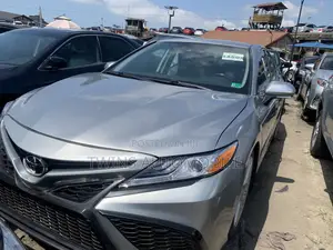 Toyota Camry XLE FWD 2020 Silver