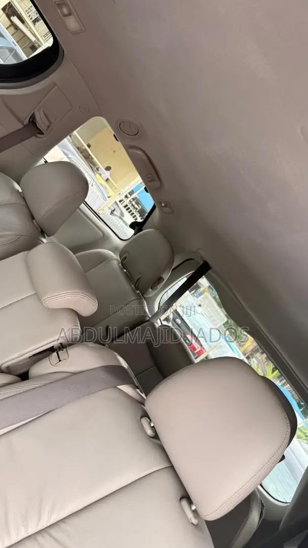Toyota Sienna 2010 Red
