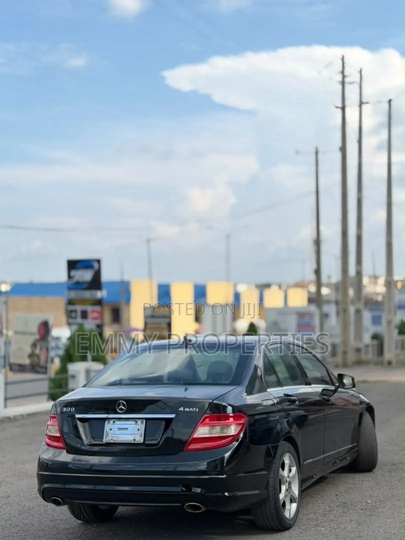 Mercedes-Benz C300 2010 Black