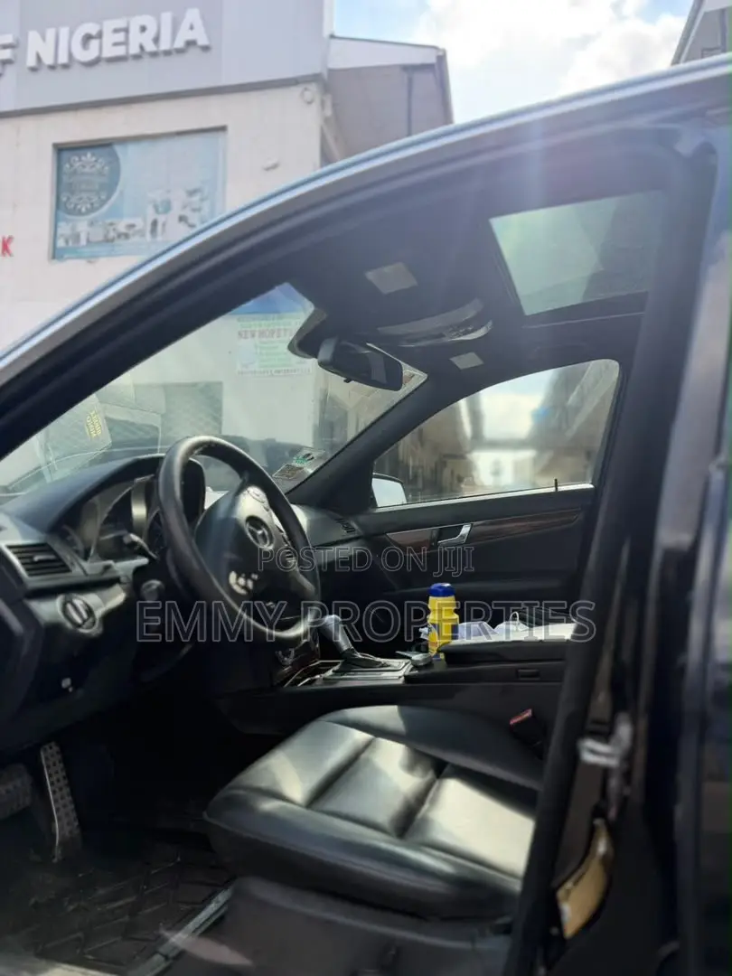 Mercedes-Benz C300 2010 Black
