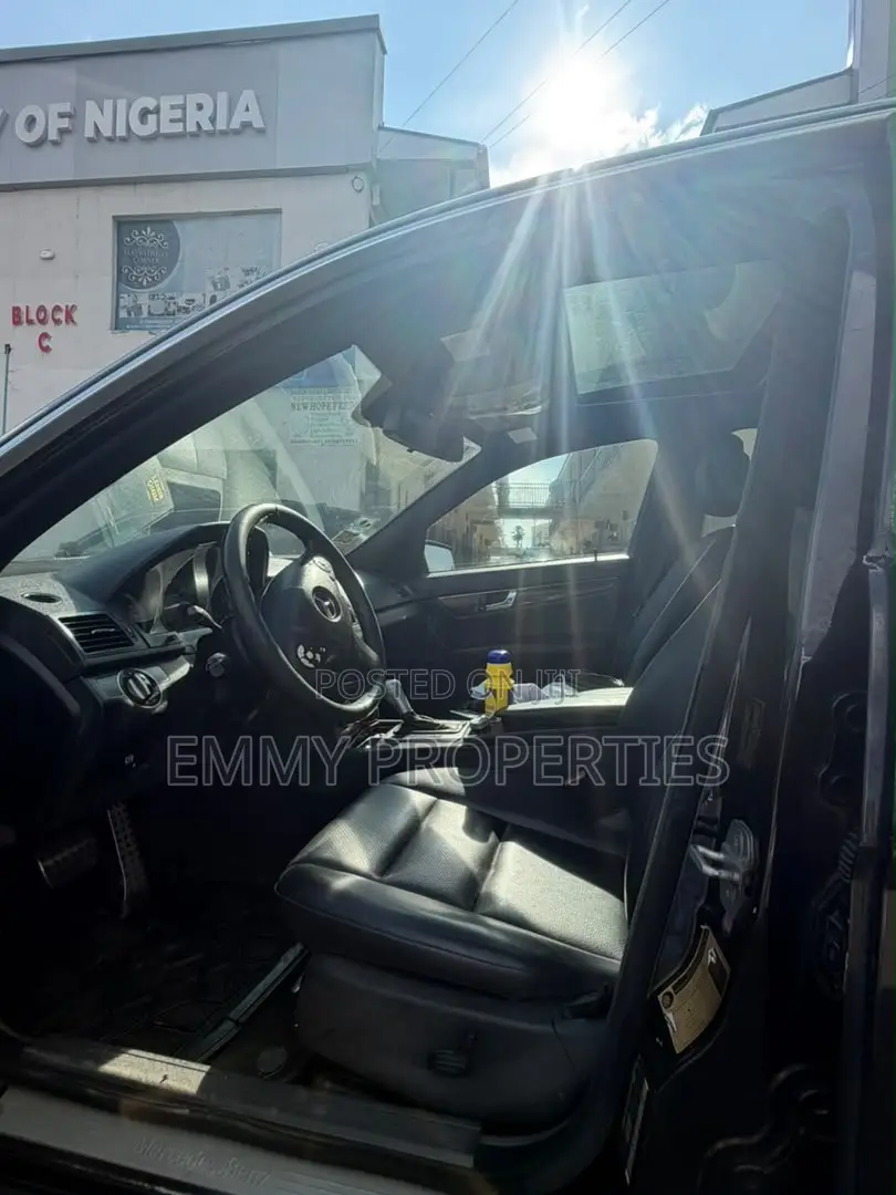 Mercedes-Benz C300 2010 Black