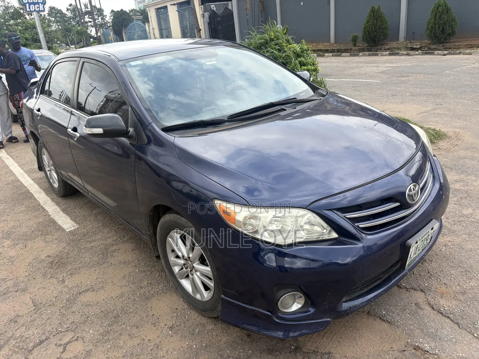 Toyota Corolla LE 4dr Sedan (1.8L 4cyl 4A) 2013 Blue