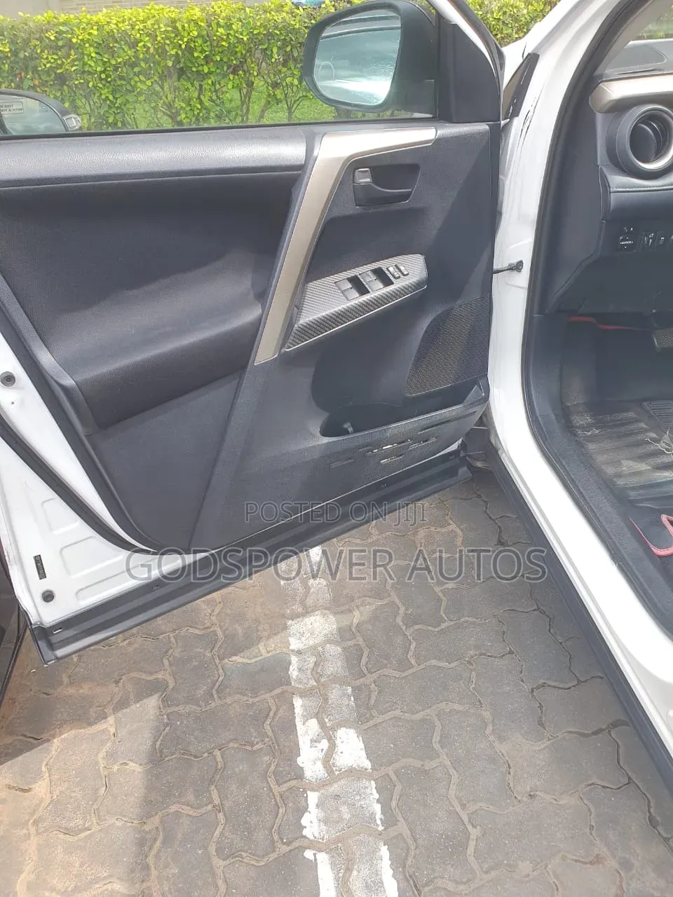 Toyota RAV4 XLE 4dr SUV (2.5L 4cyl 6A) 2014 White