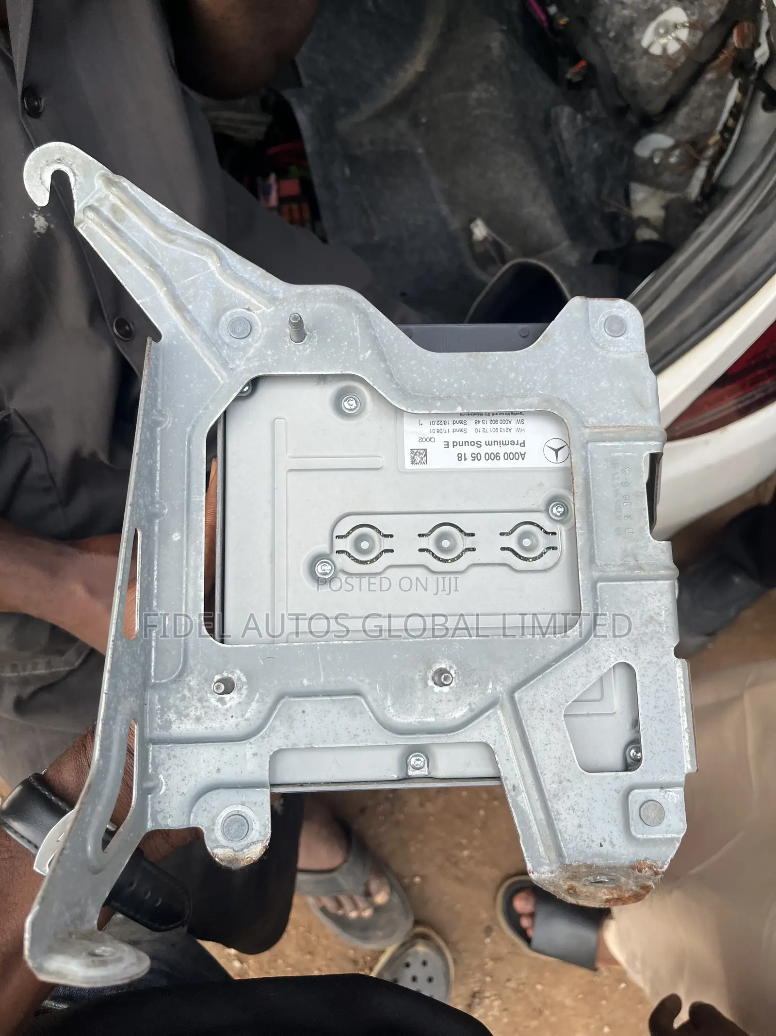 W205 Radio Amplifier