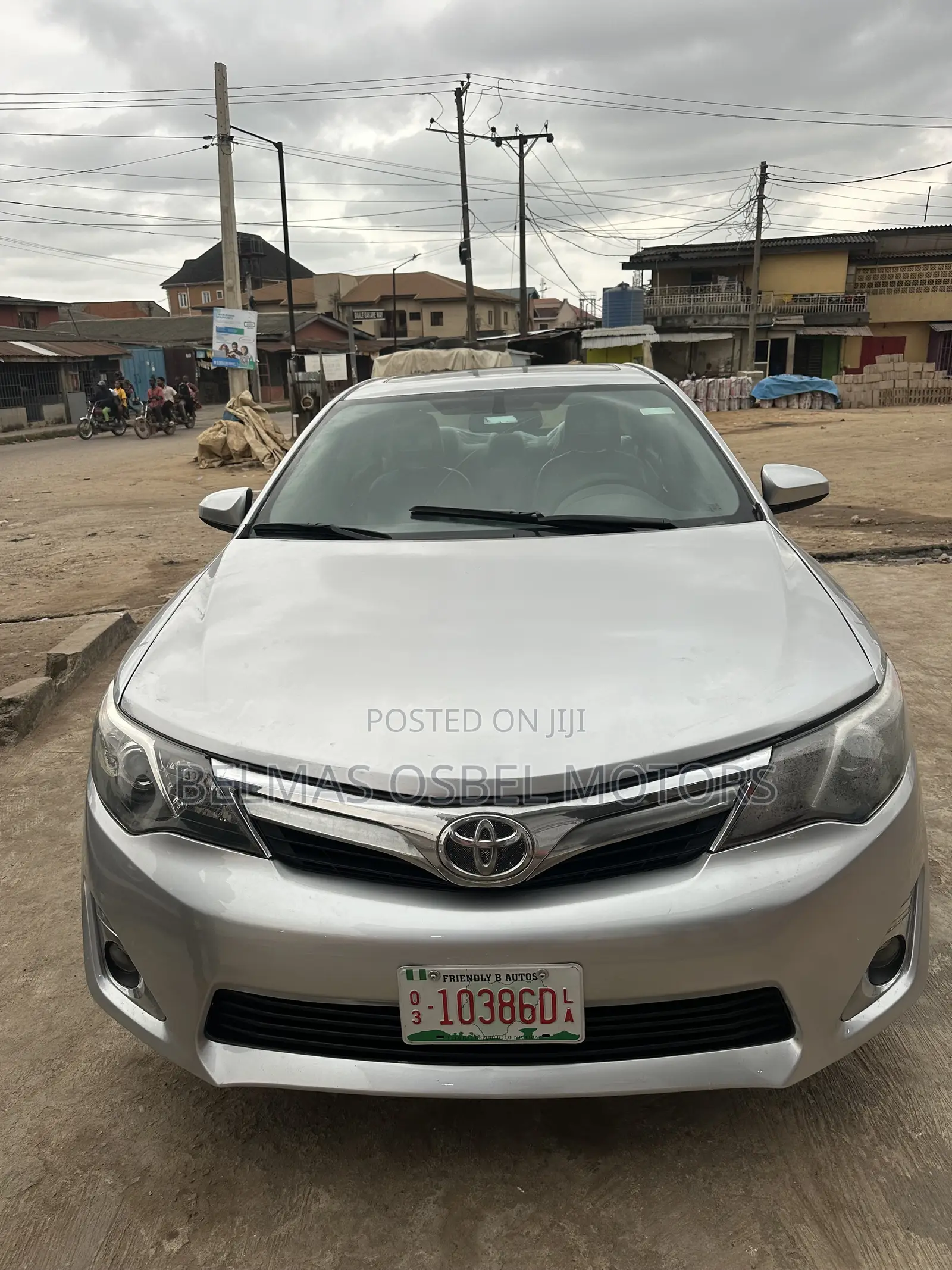 Toyota Camry XLE 4dr Sedan w/Prod. End 11/13 (3.5L 6cyl 6A) 2014 Silver
