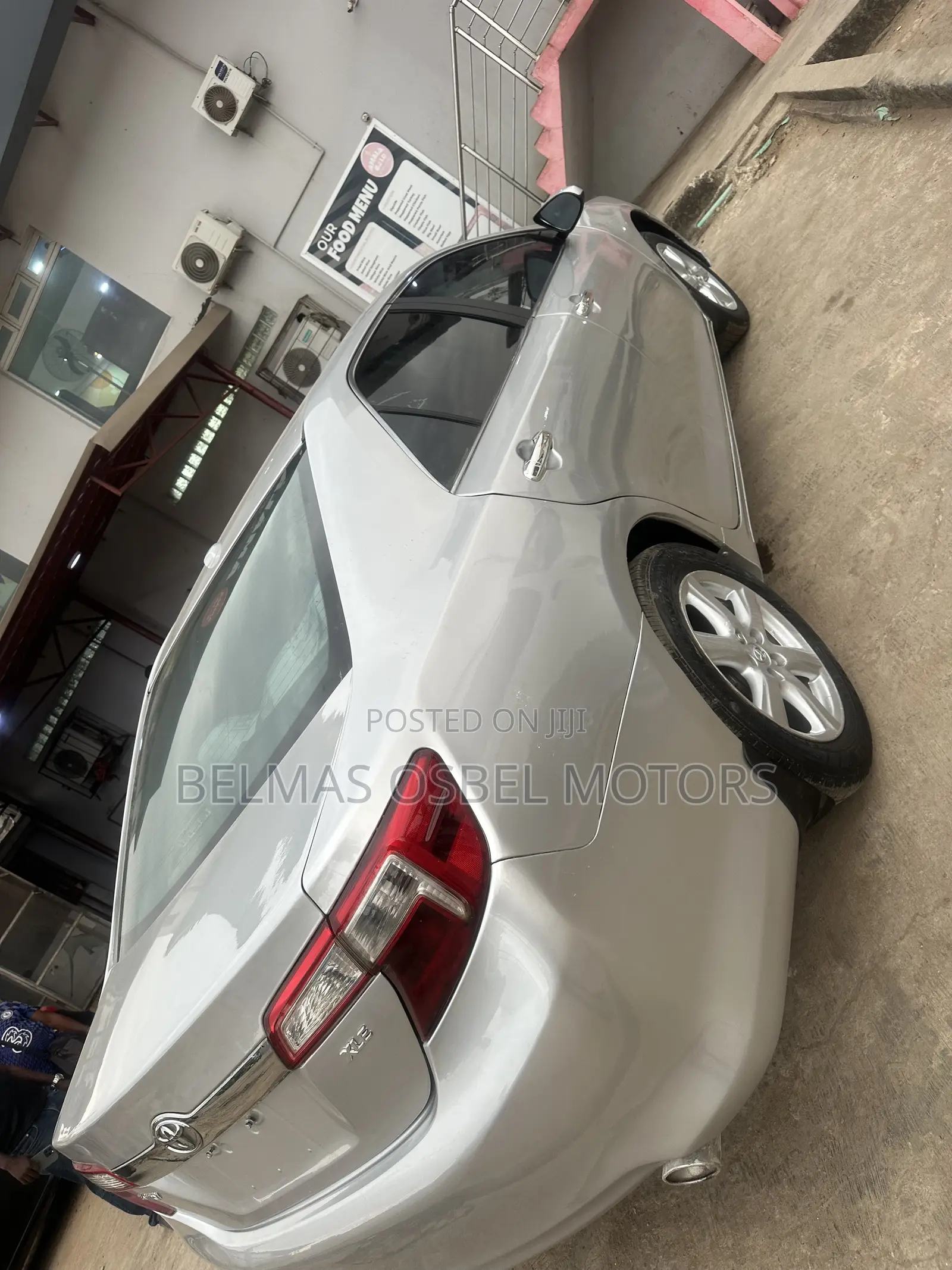 Toyota Camry XLE 4dr Sedan w/Prod. End 11/13 (3.5L 6cyl 6A) 2014 Silver