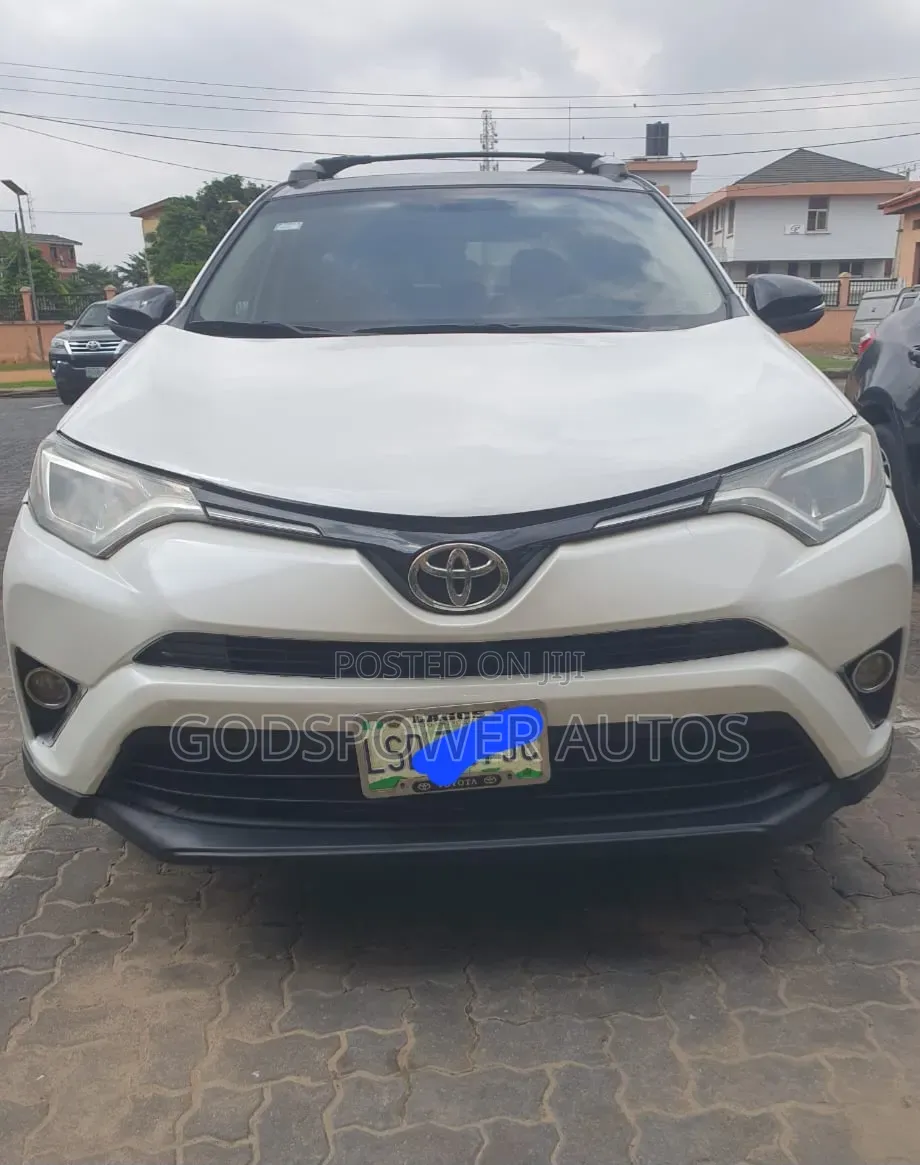 Toyota RAV4 XLE 4dr SUV (2.5L 4cyl 6A) 2014 White