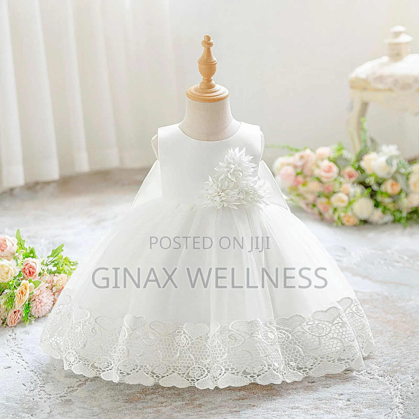 Baby Girls Princess Party Dress With Lace and Flower Details (3-12m)