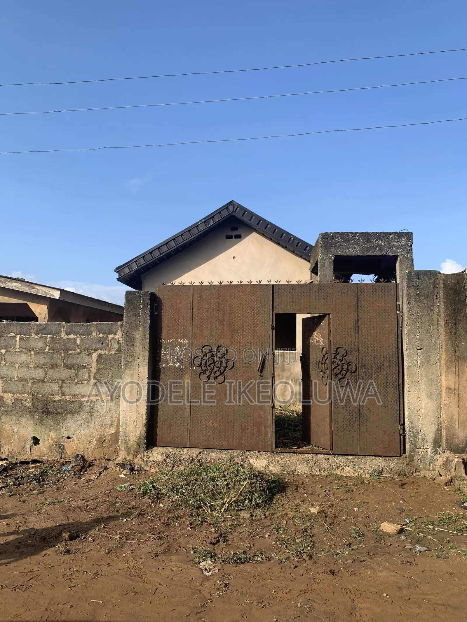 3bdrm Block of Flats in Agric Road, Egan for sale