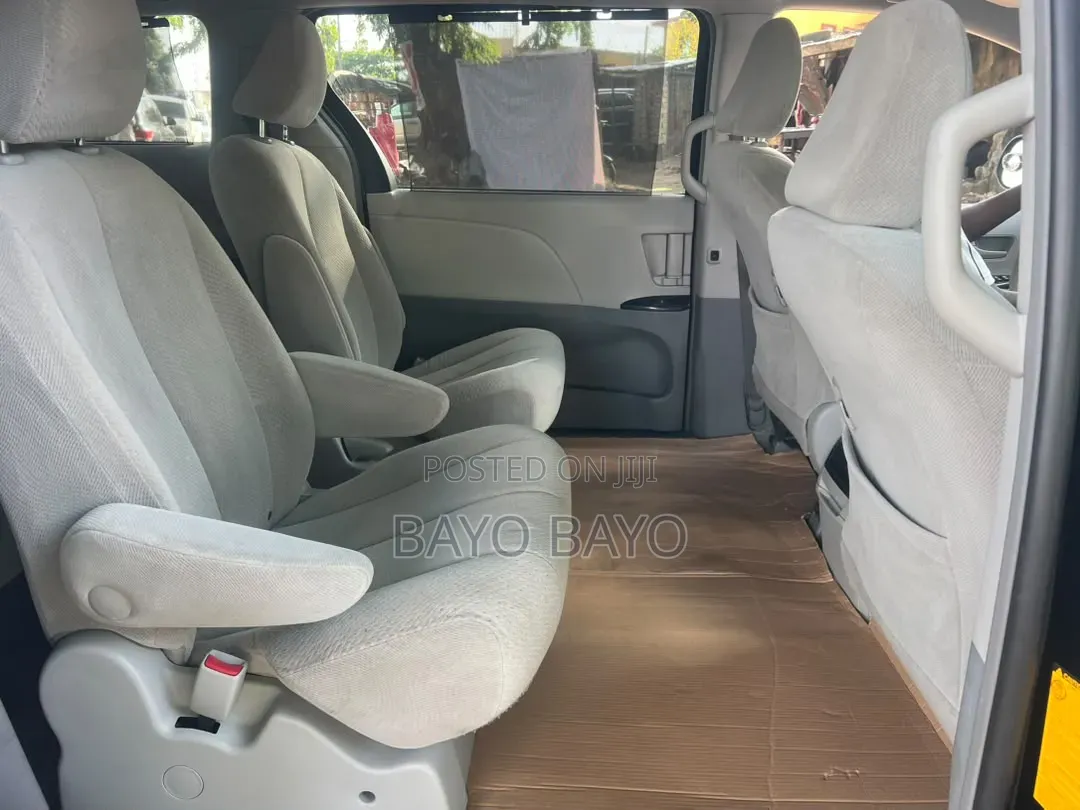 Toyota Sienna LE 8 Passenger 2012 Black