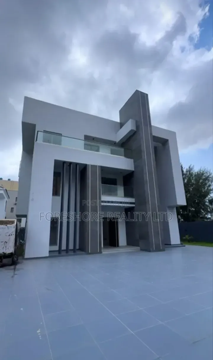 4bdrm Duplex in Banana Island for sale